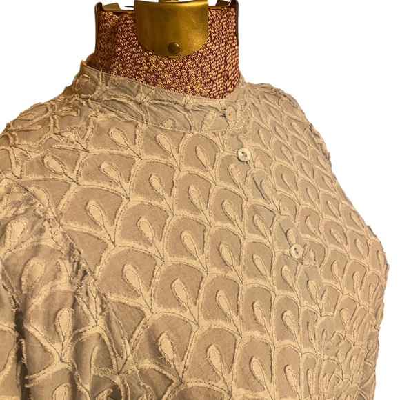 Pilcro The Bella Femme Buttondown - Picture 5 of 8